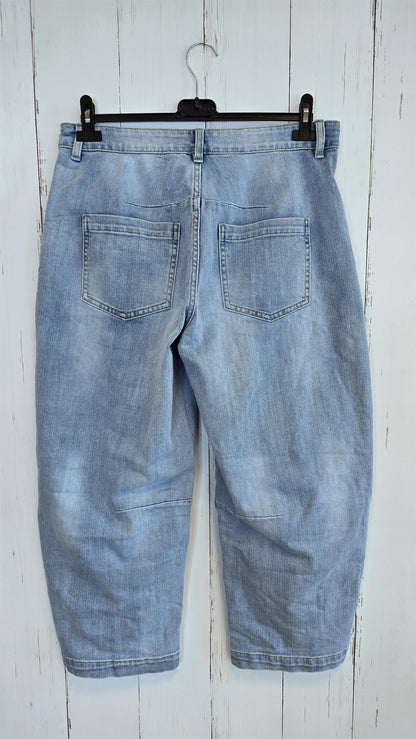 Vilde vide jeans med blomsterdetaljer