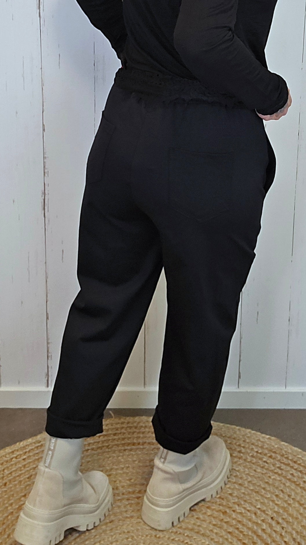 Kaia stretchy bukse med omslagsdetaljer