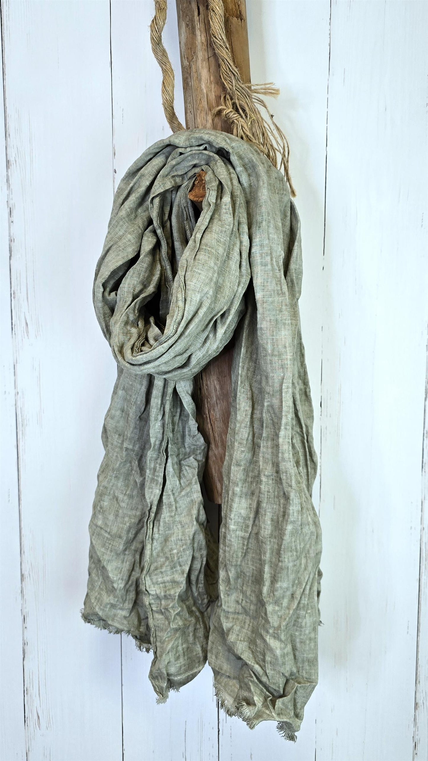 Nadja Lin Skjerf Kaki