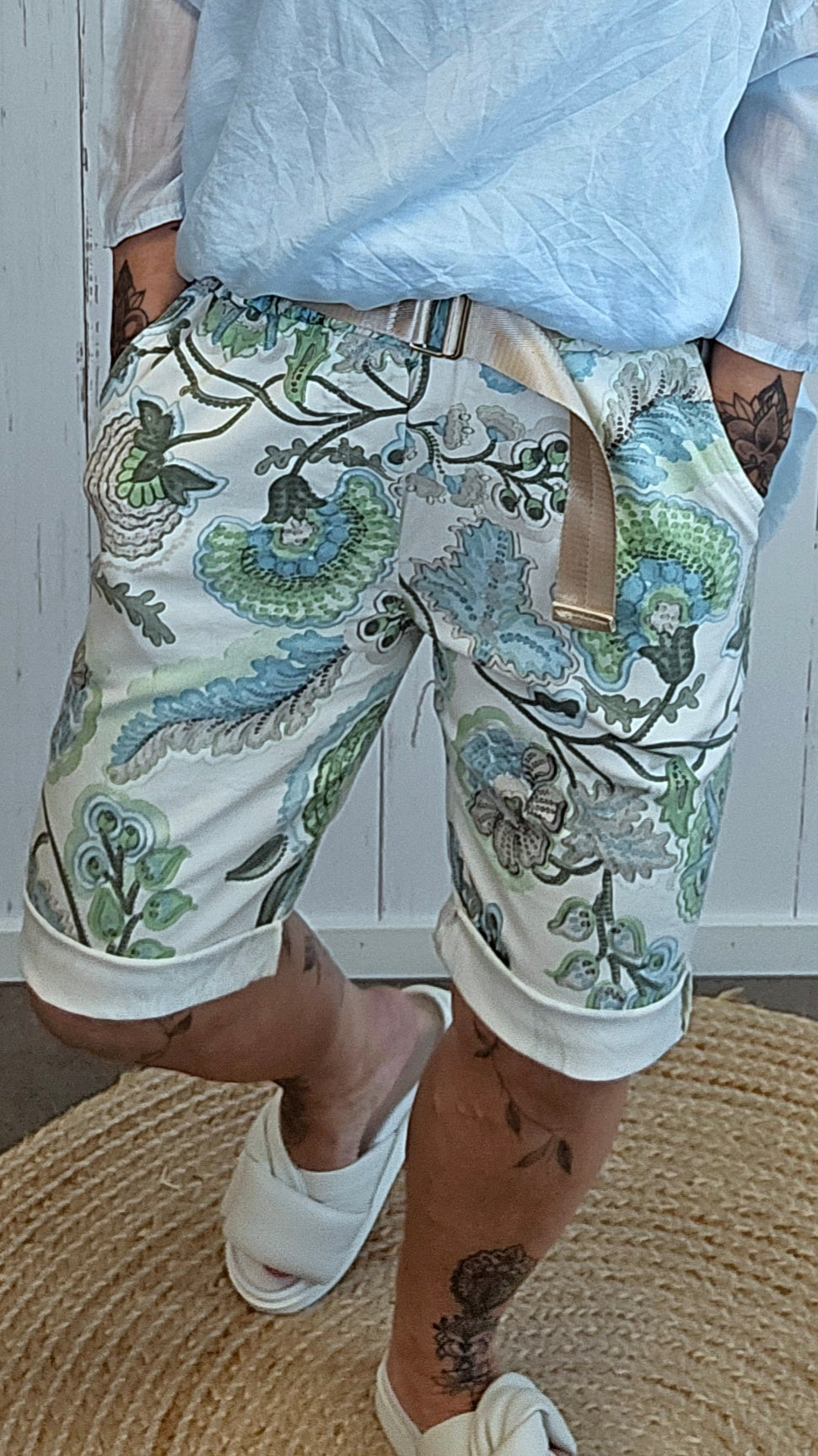 Mønstret shorts med belte beige
