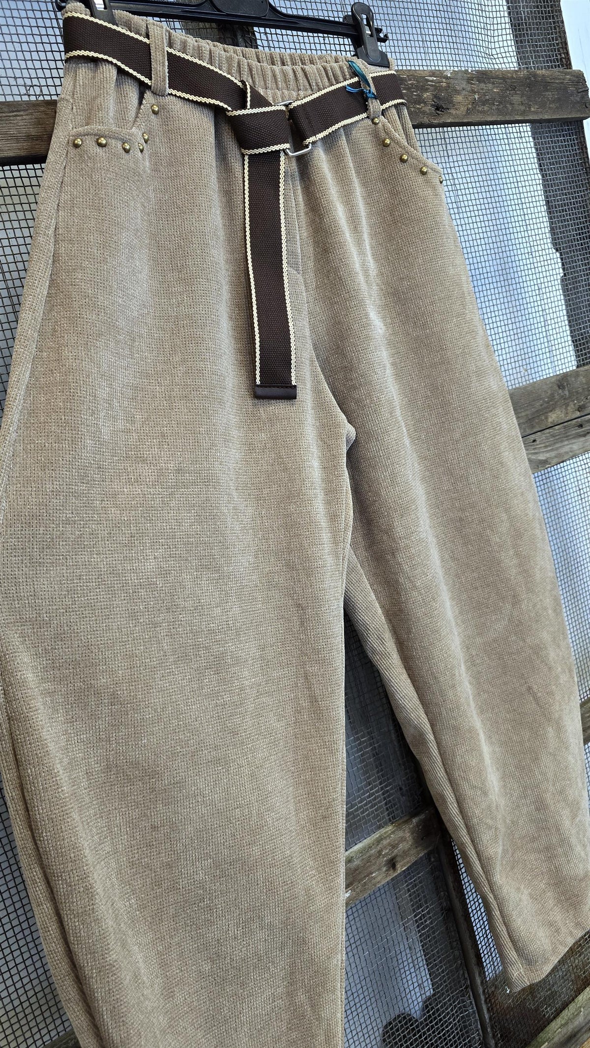 Zoe minikordbukse i barrel-modell beige