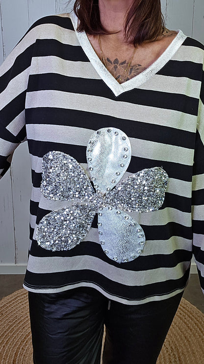 Stripet genser med blomsterdekor svart