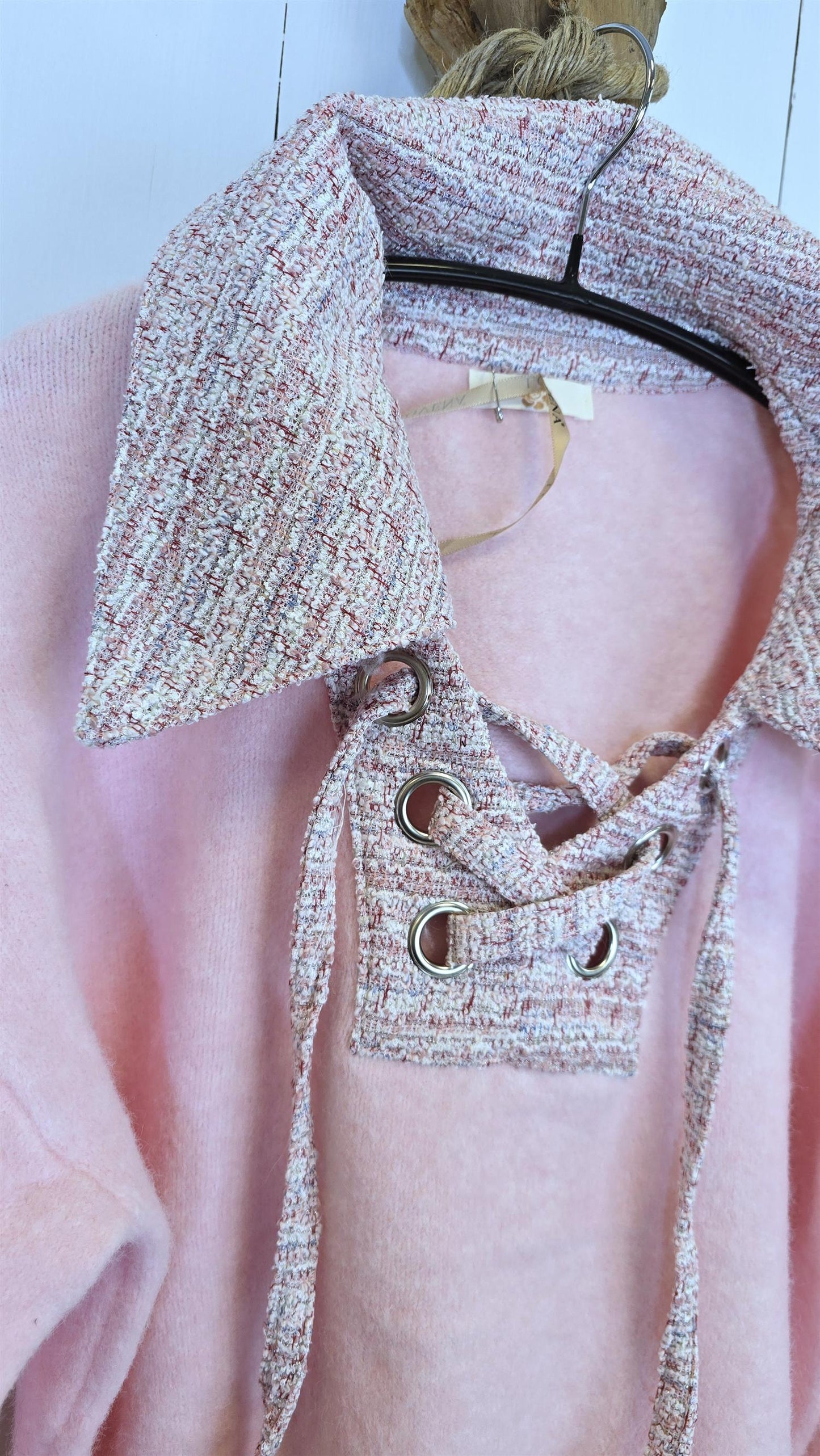 Rosita strikkegenser med tweed-detaljer rosa