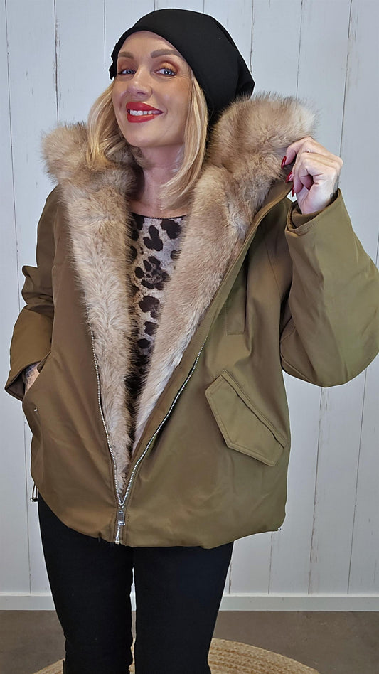 Uma varmforet jakke med pelskrage