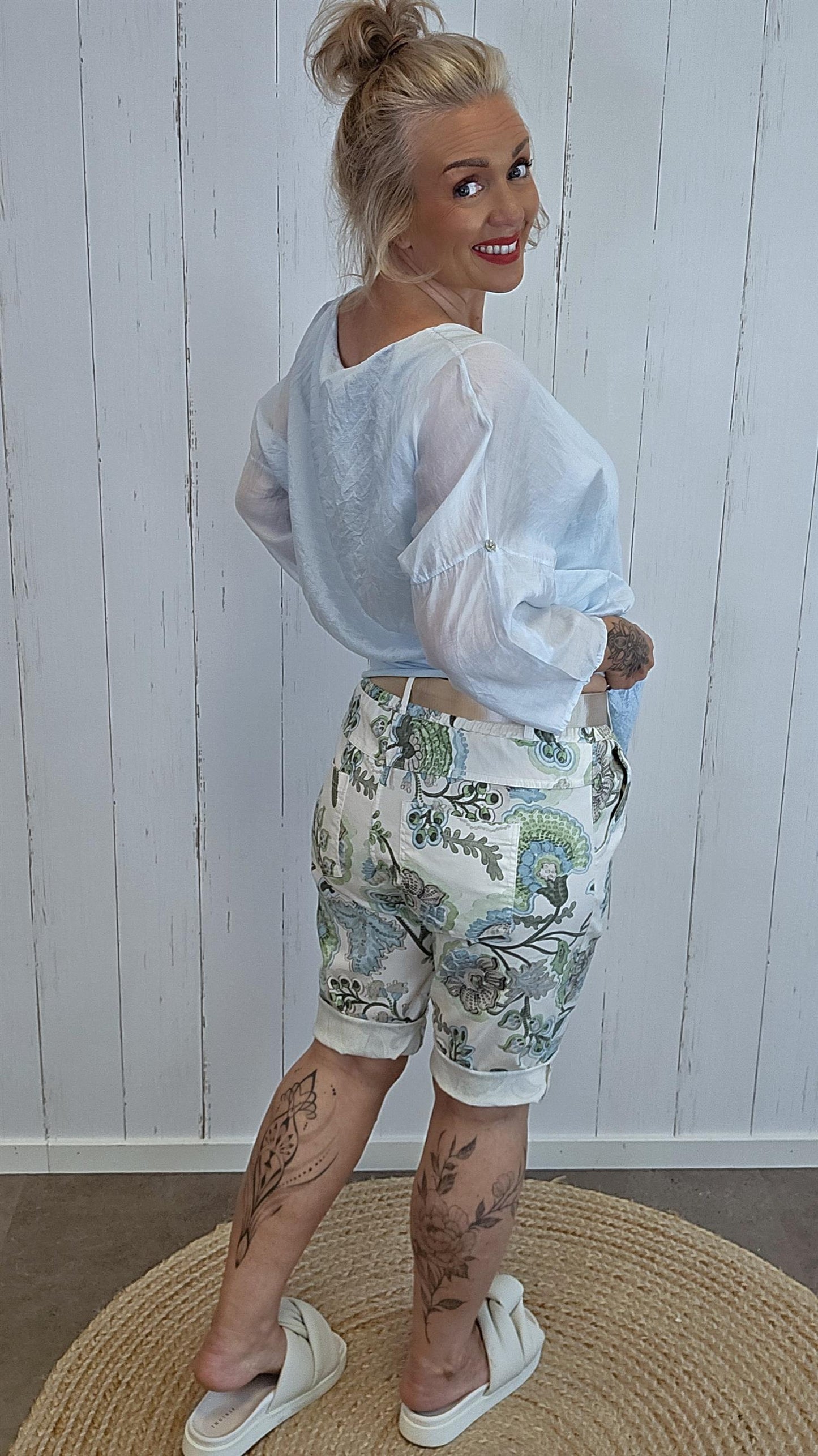 Mønstret shorts med belte beige