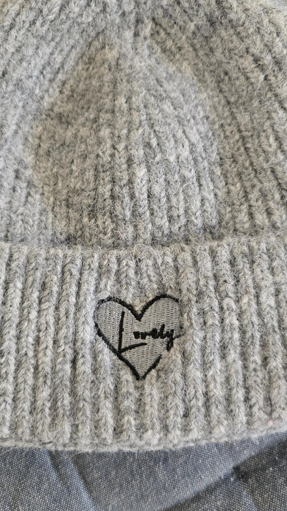 Love Beanie lysegrå
