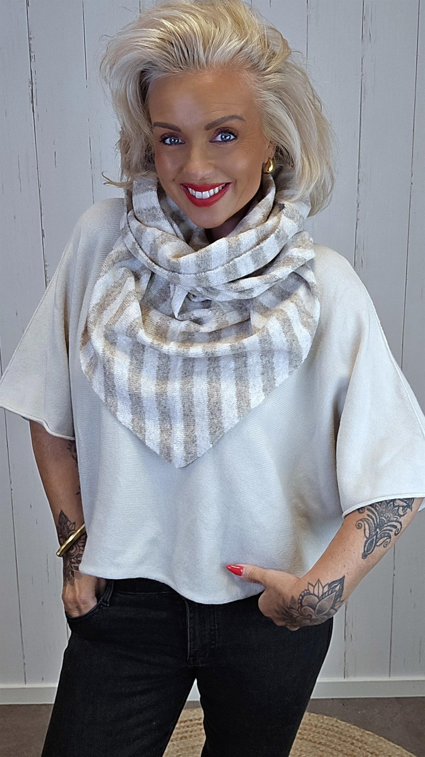 Trekantet skjerf med striper beige