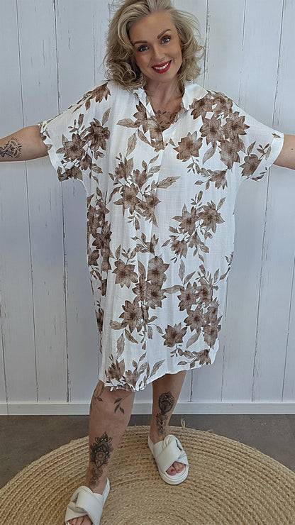 Veronika viskosekjole med blomsterprint brun
