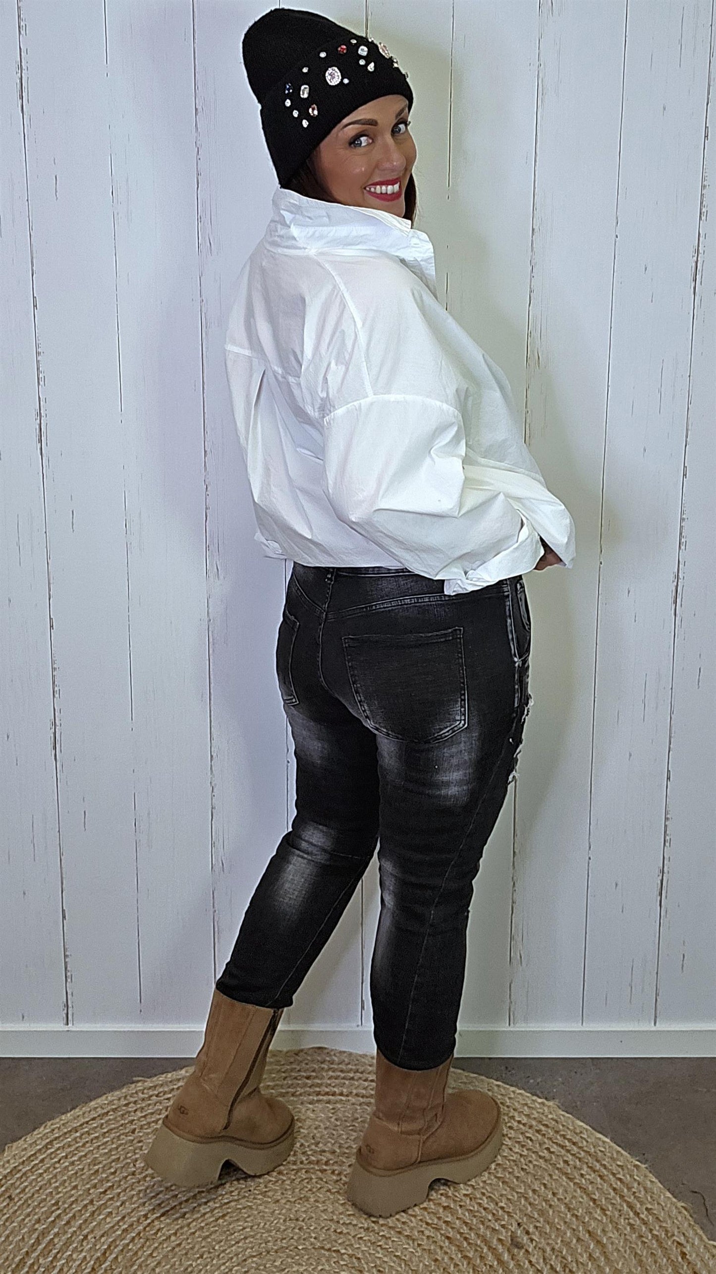 Lea svartgrå jeans med slitasje