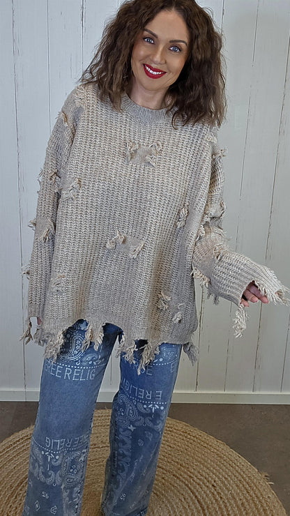 Selma Strikkegenser med rå detaljer