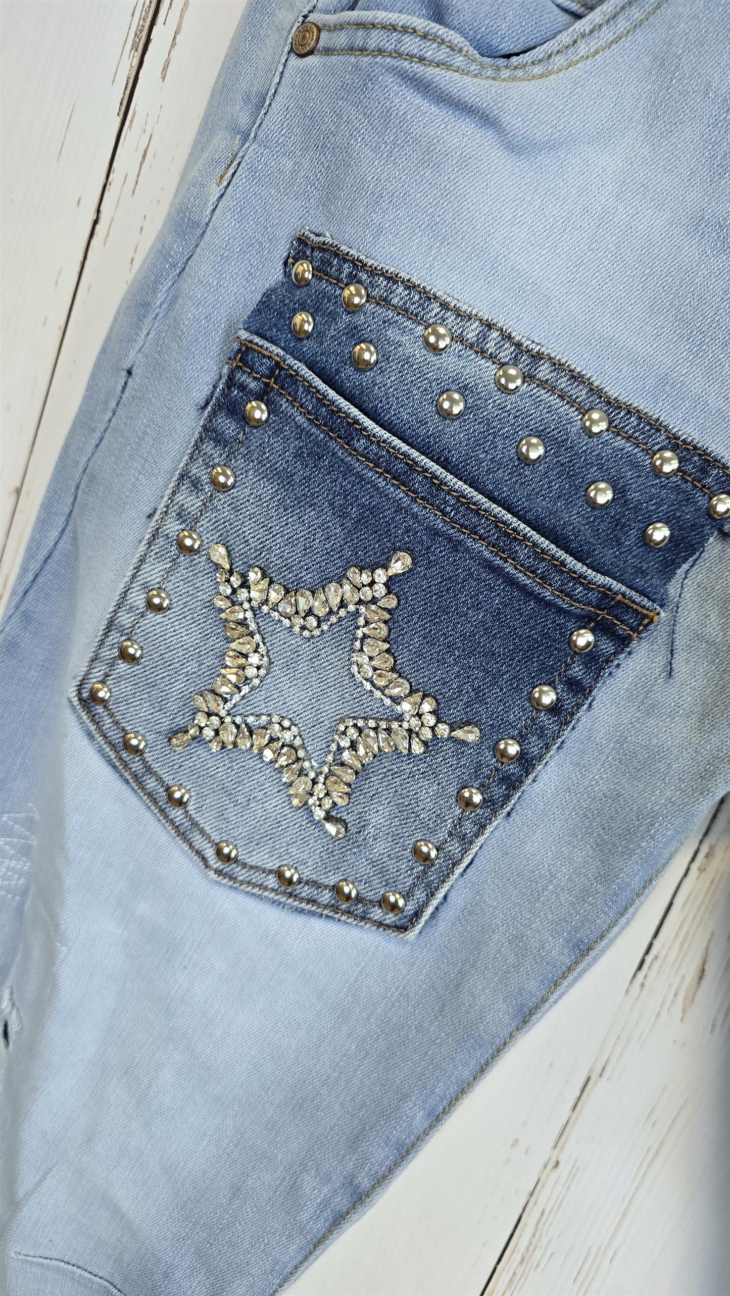 Frida dekorert denimjeans