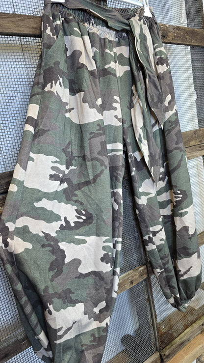 Olivia camo bukse med knyting