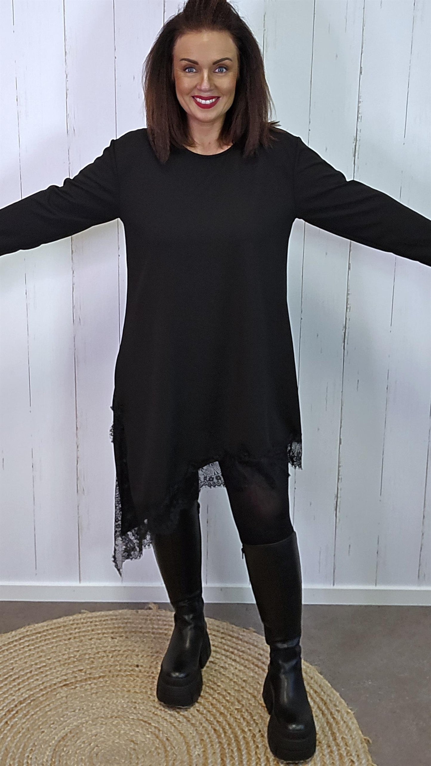 Amira asymmetrisk blondekjole