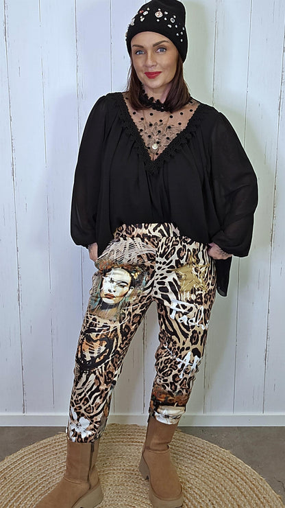 Frida bukse med leopardmønster