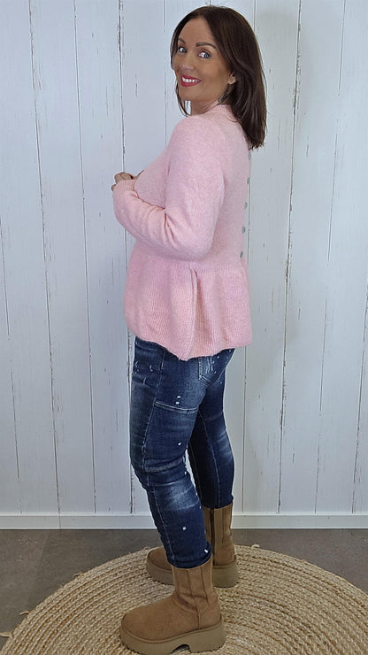 Siv rosa myk genser med knappdetaljer bak