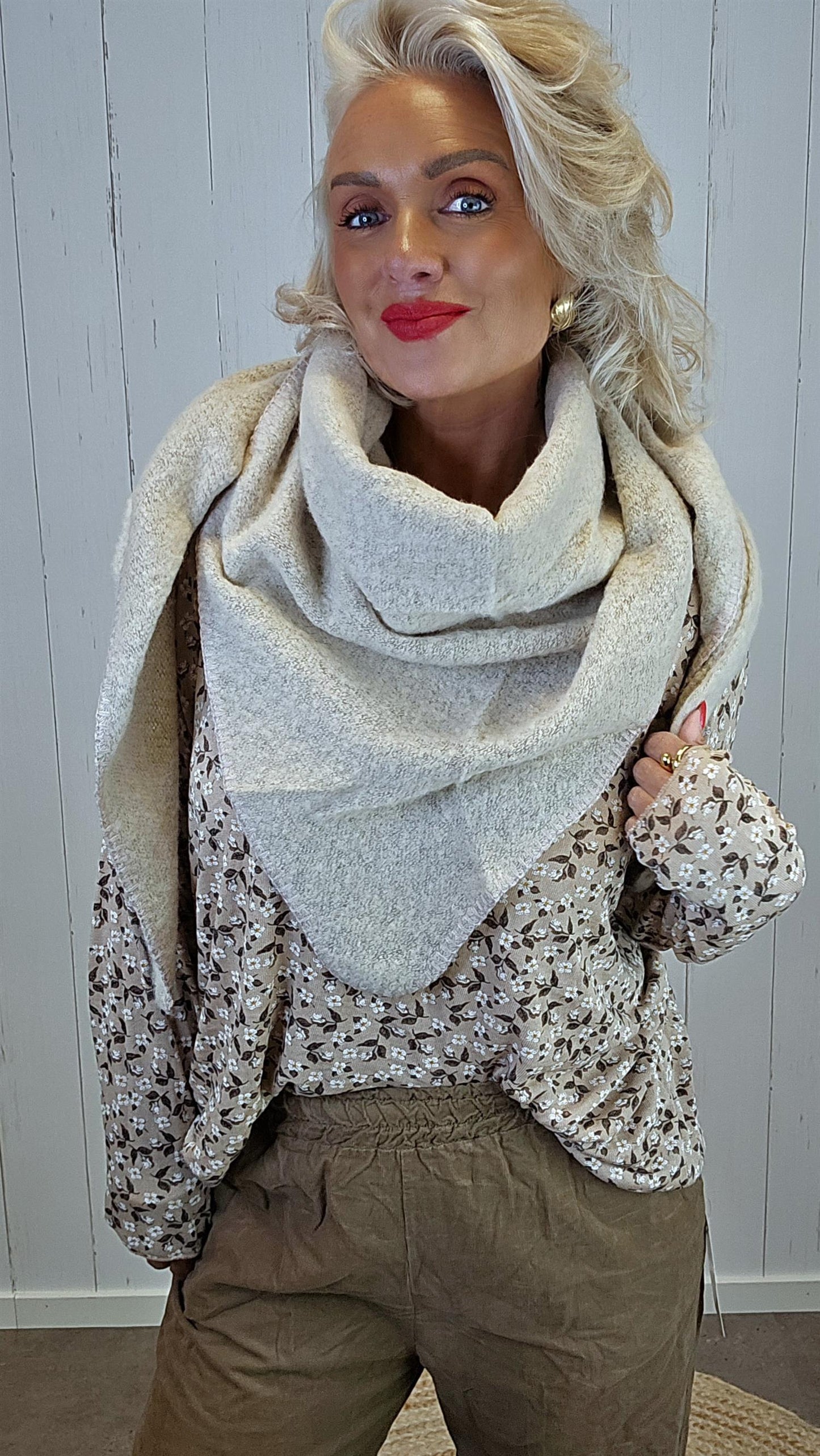 Trekantet skjerf varm beige