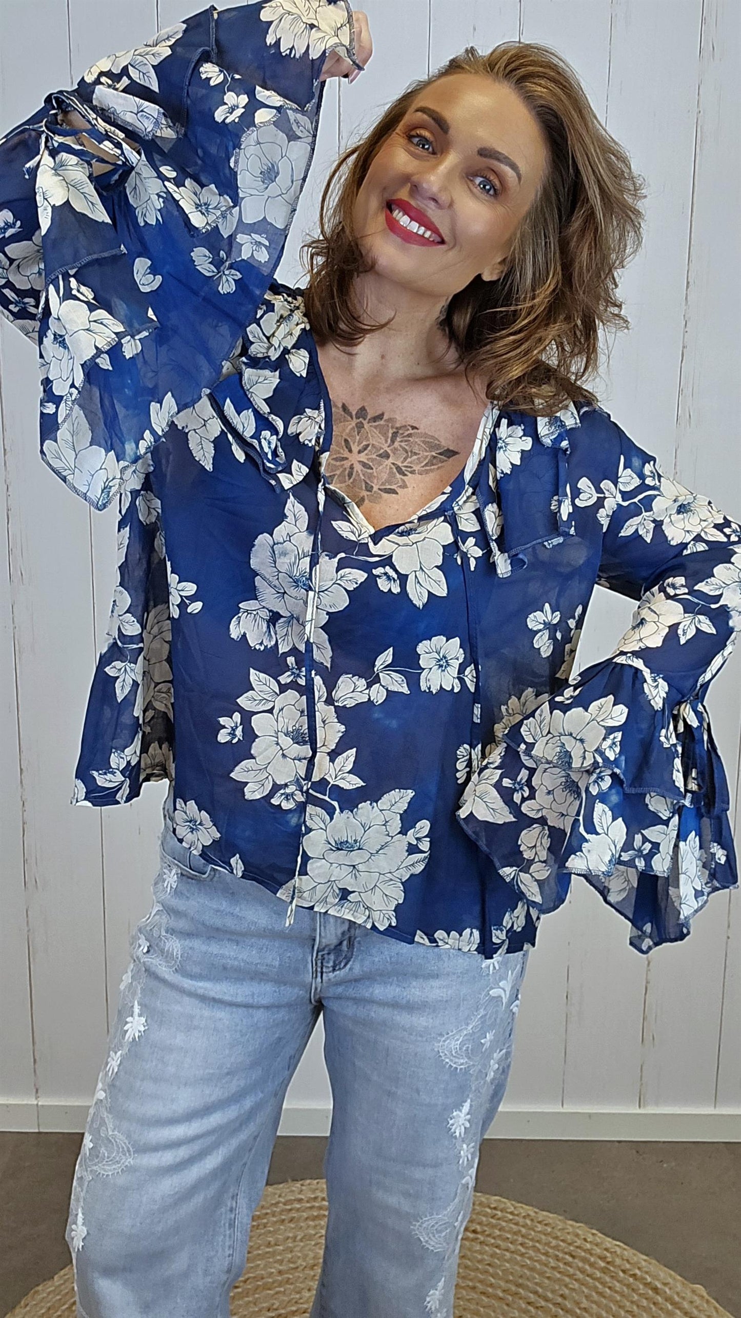 Alma blomsterbluse blå