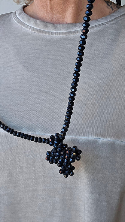 Across necklace svart