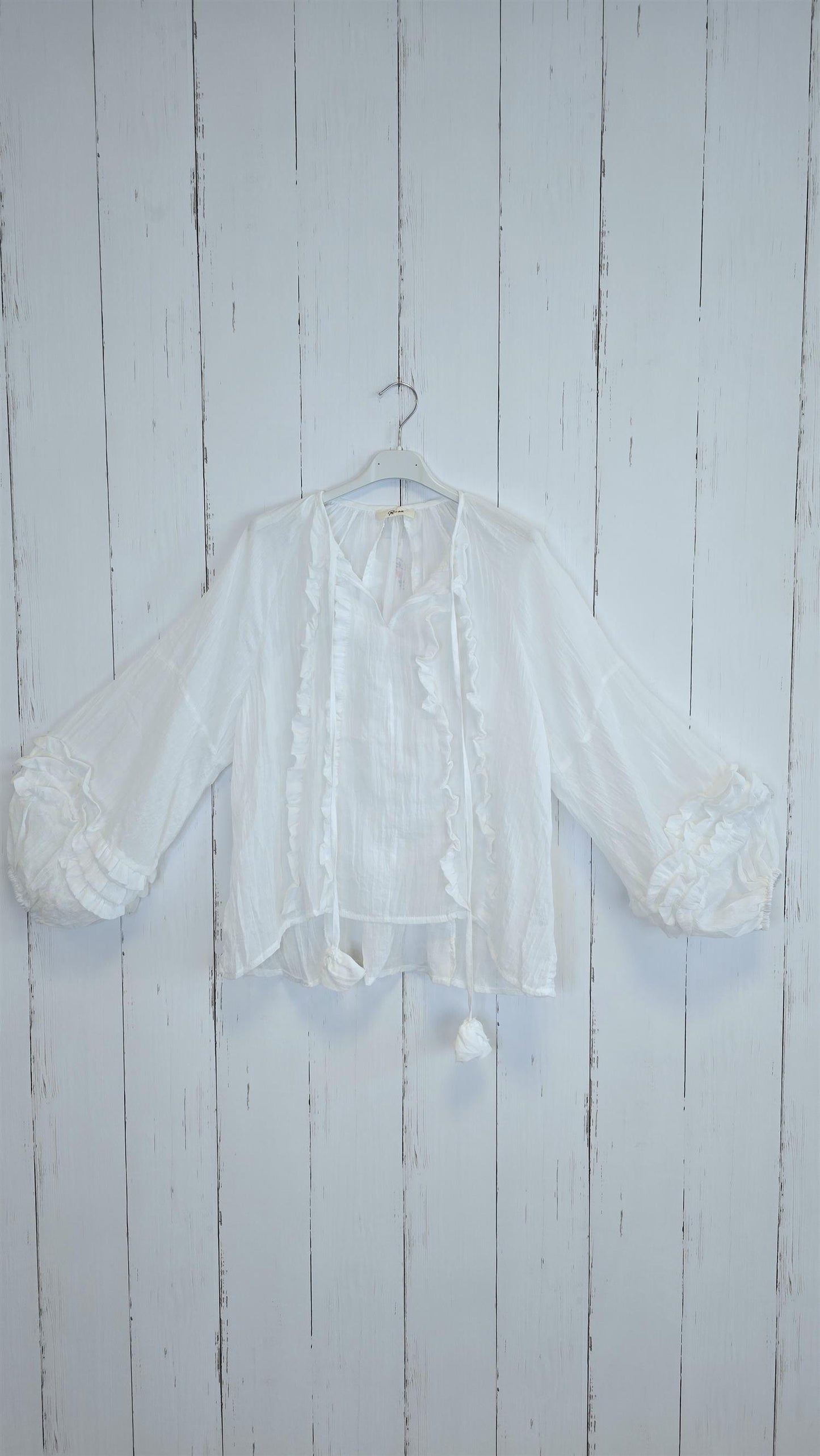 Mia bluse med volanger og knyting hvit