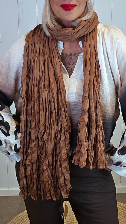 Crinkle skjerf varm brun