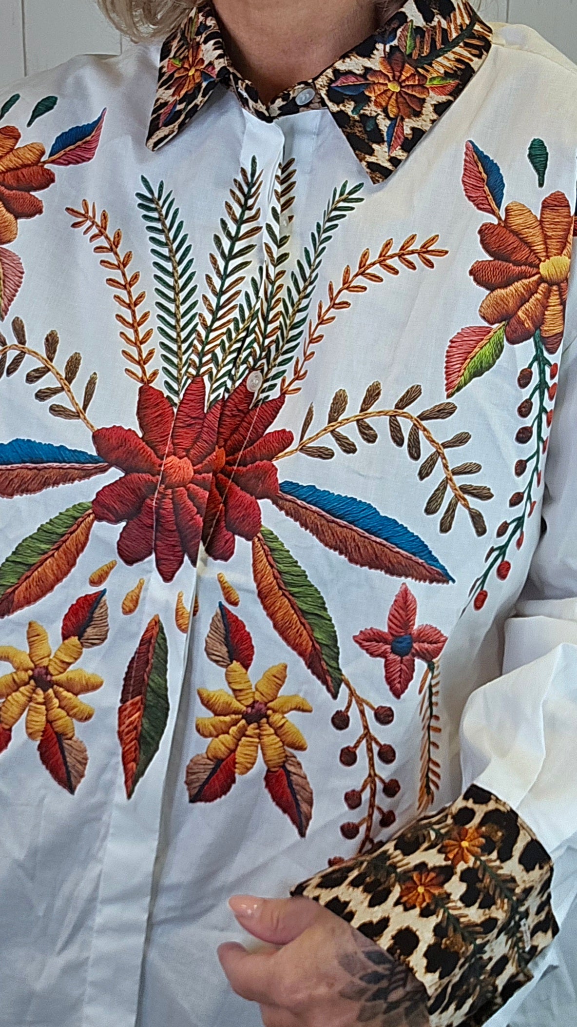 Bea skjorte med blomster- og leo-print