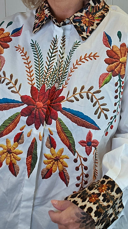 Bea skjorte med blomster- og leo-print