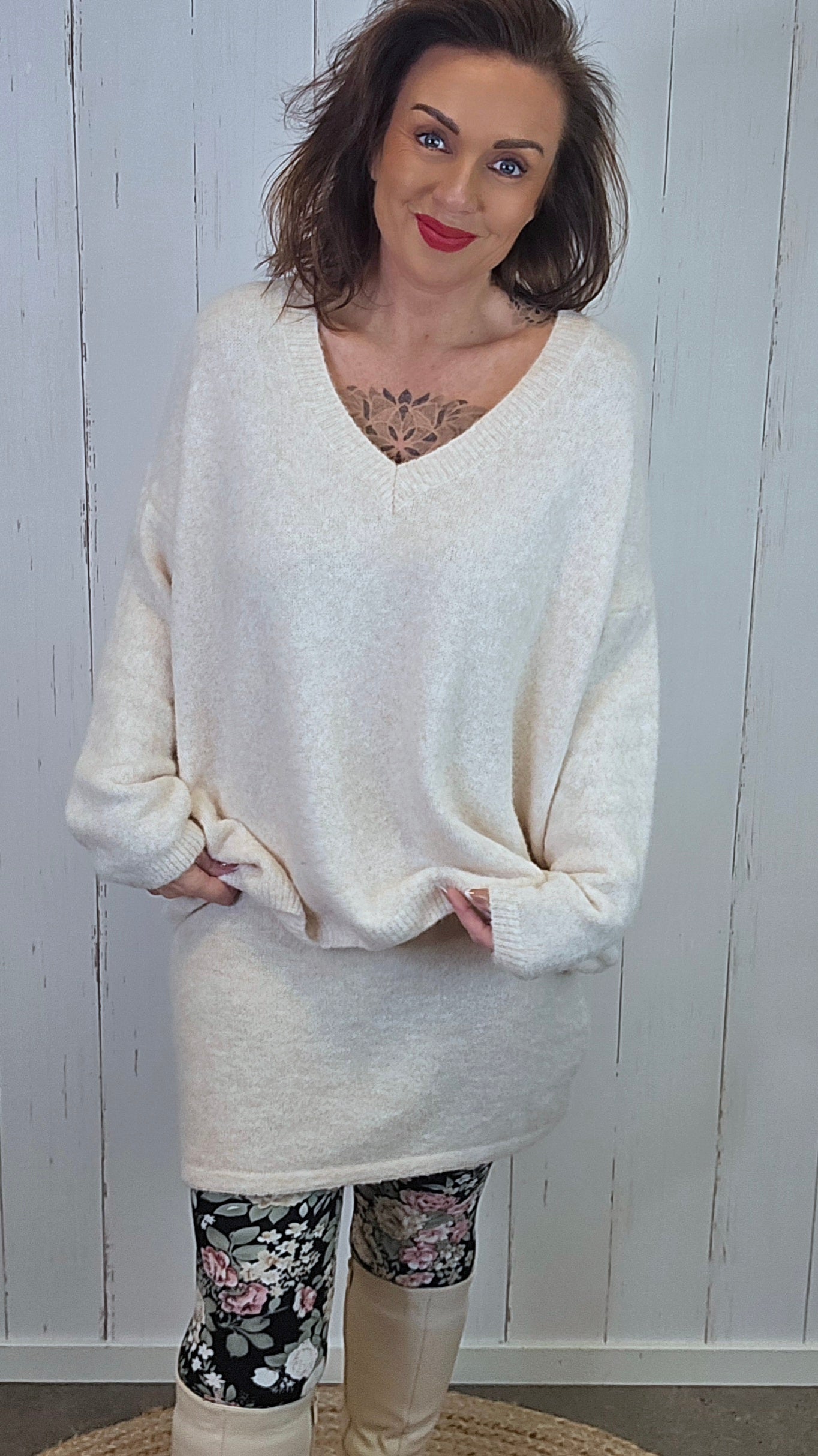 Ella Myk Strikket V-hals Genser Creme