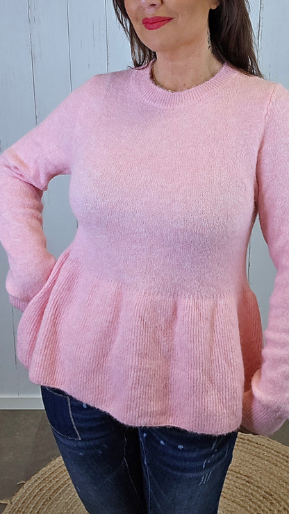 Siv rosa myk genser med knappdetaljer bak