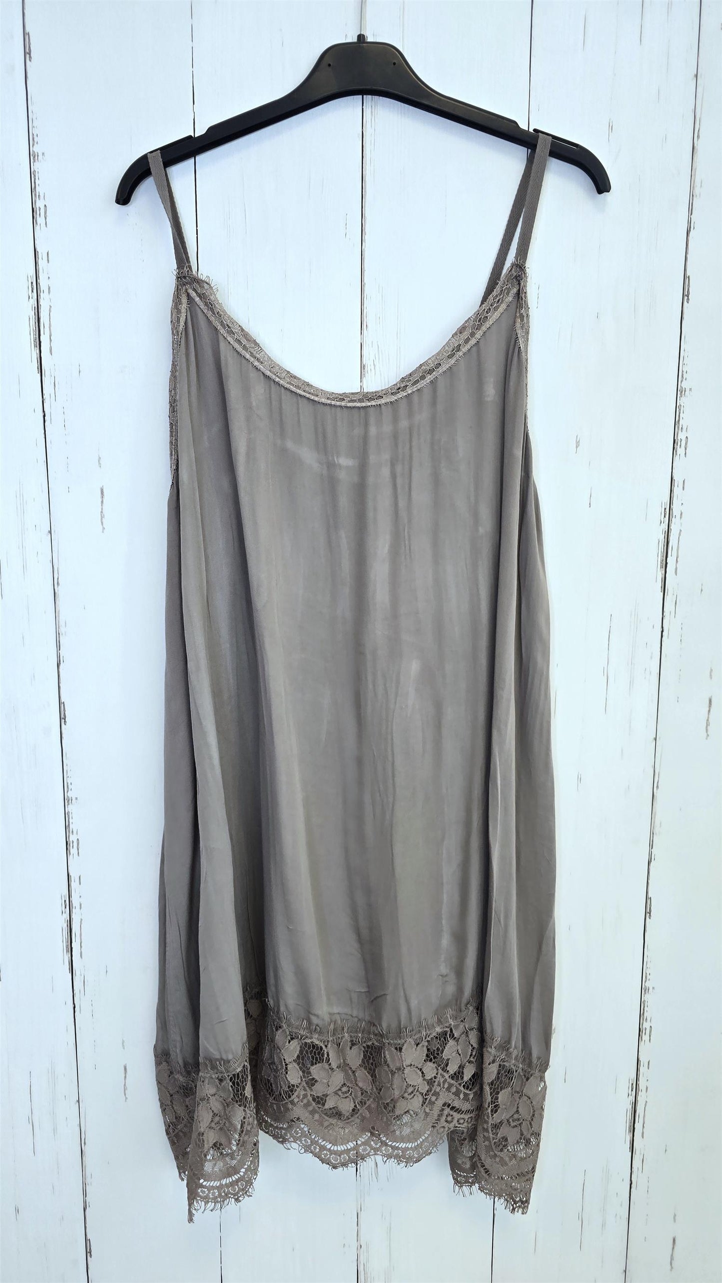 Evelina Singlet med blonder taupe