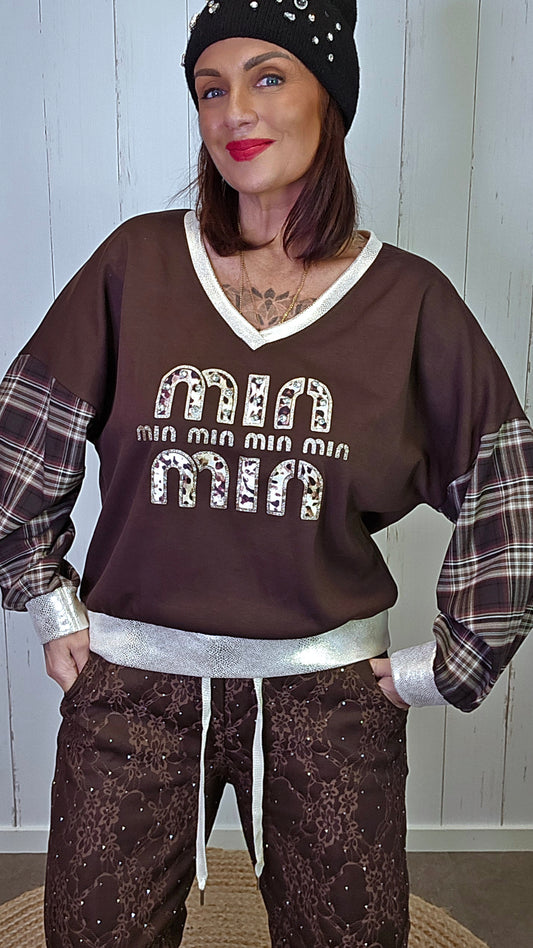 Malin brun genser mønstrede ermer