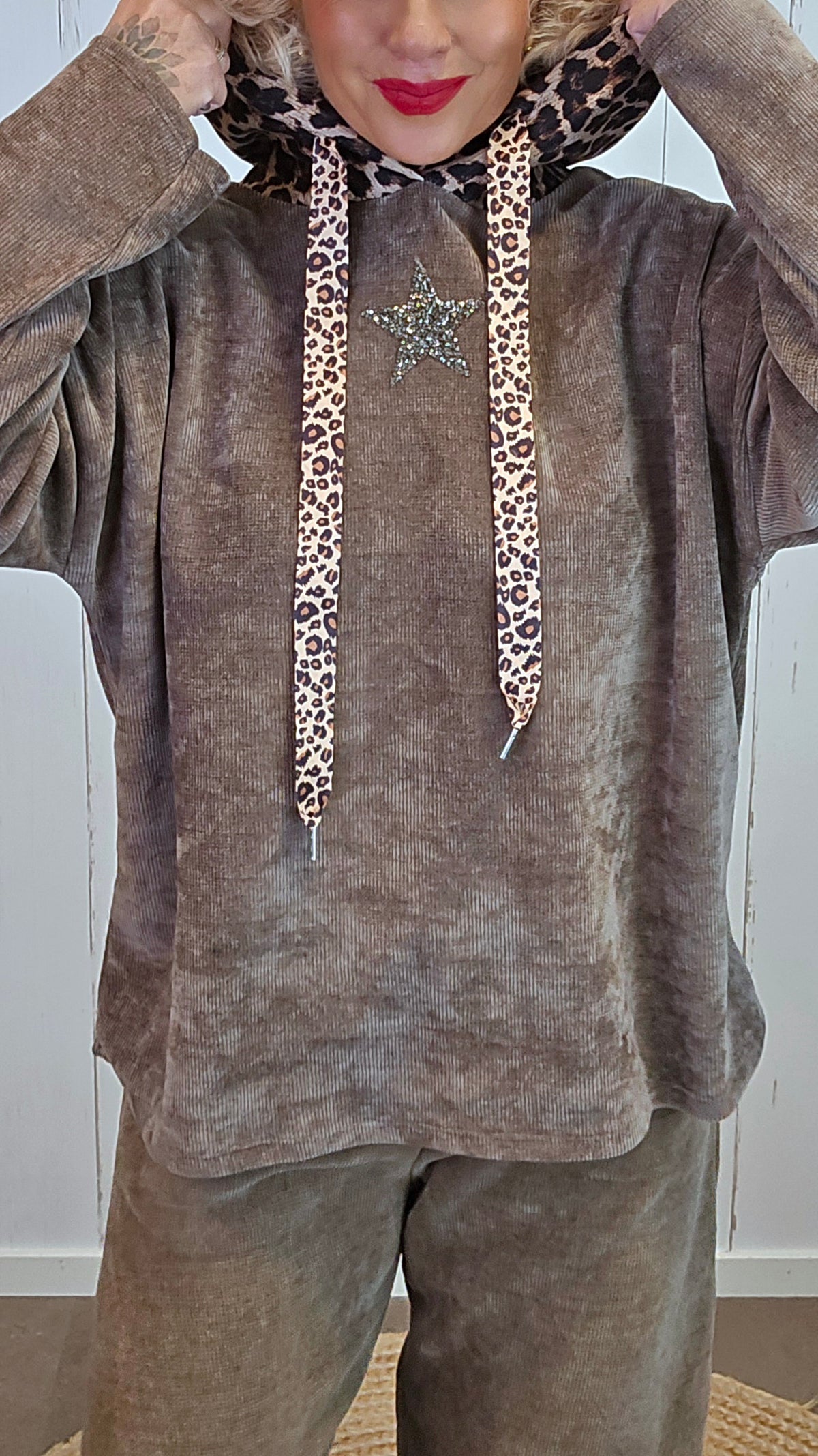 Lola leo hettegenser taupe