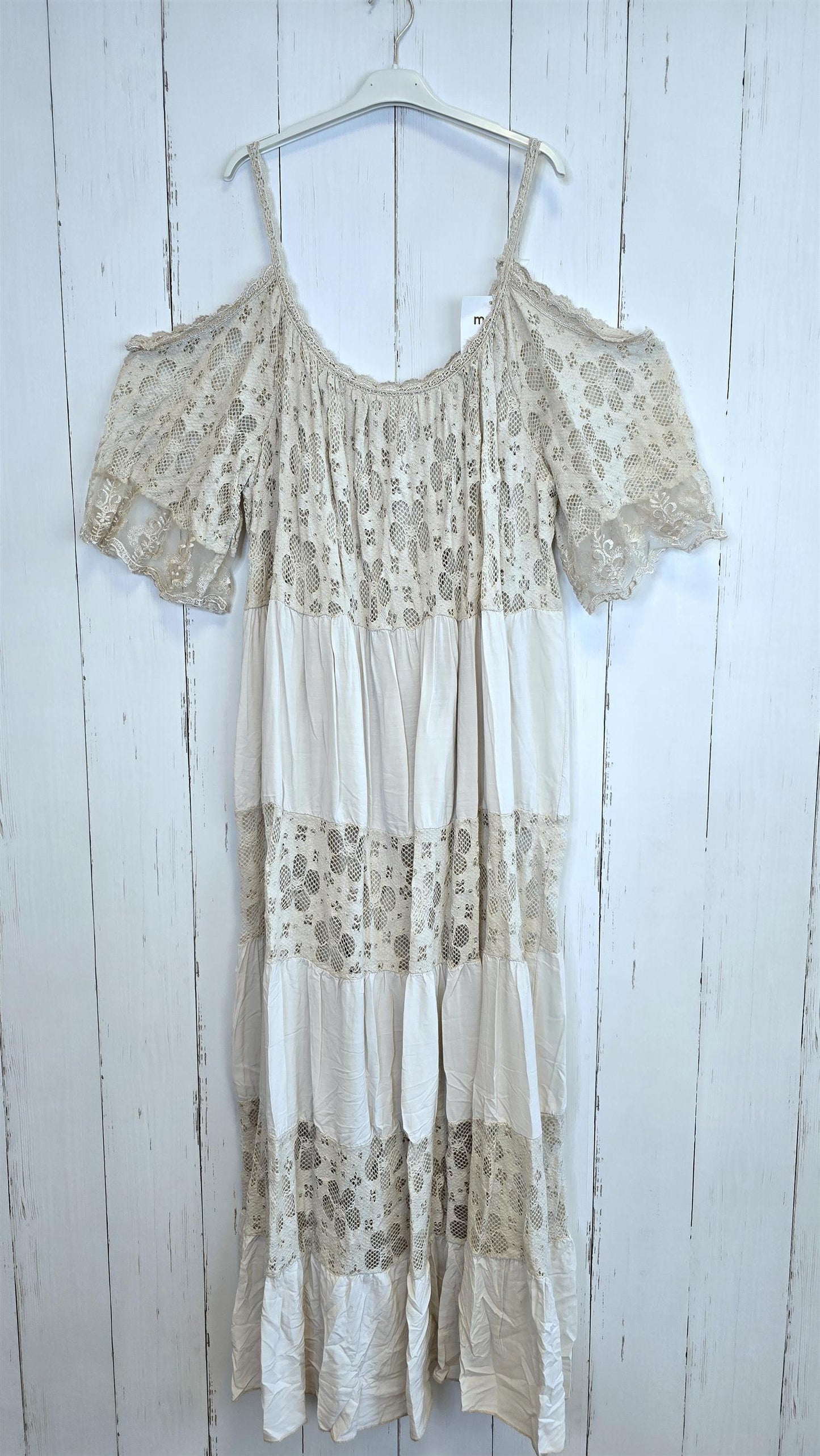 Bohemsk maxikjole med blonder beige