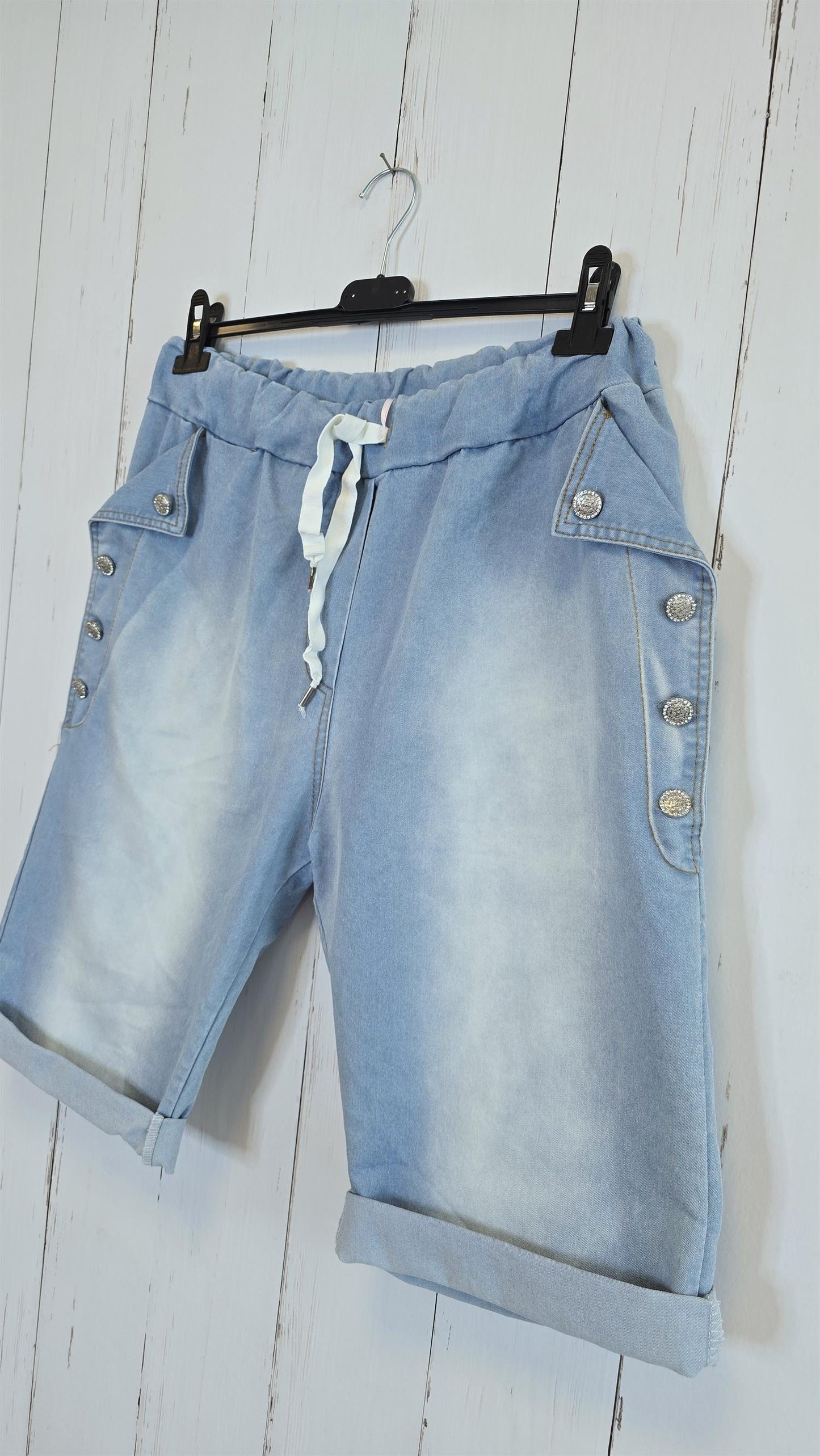 Joggershorts med dekorative knapper