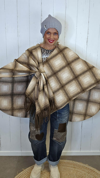 Celine rutete poncho med frynser