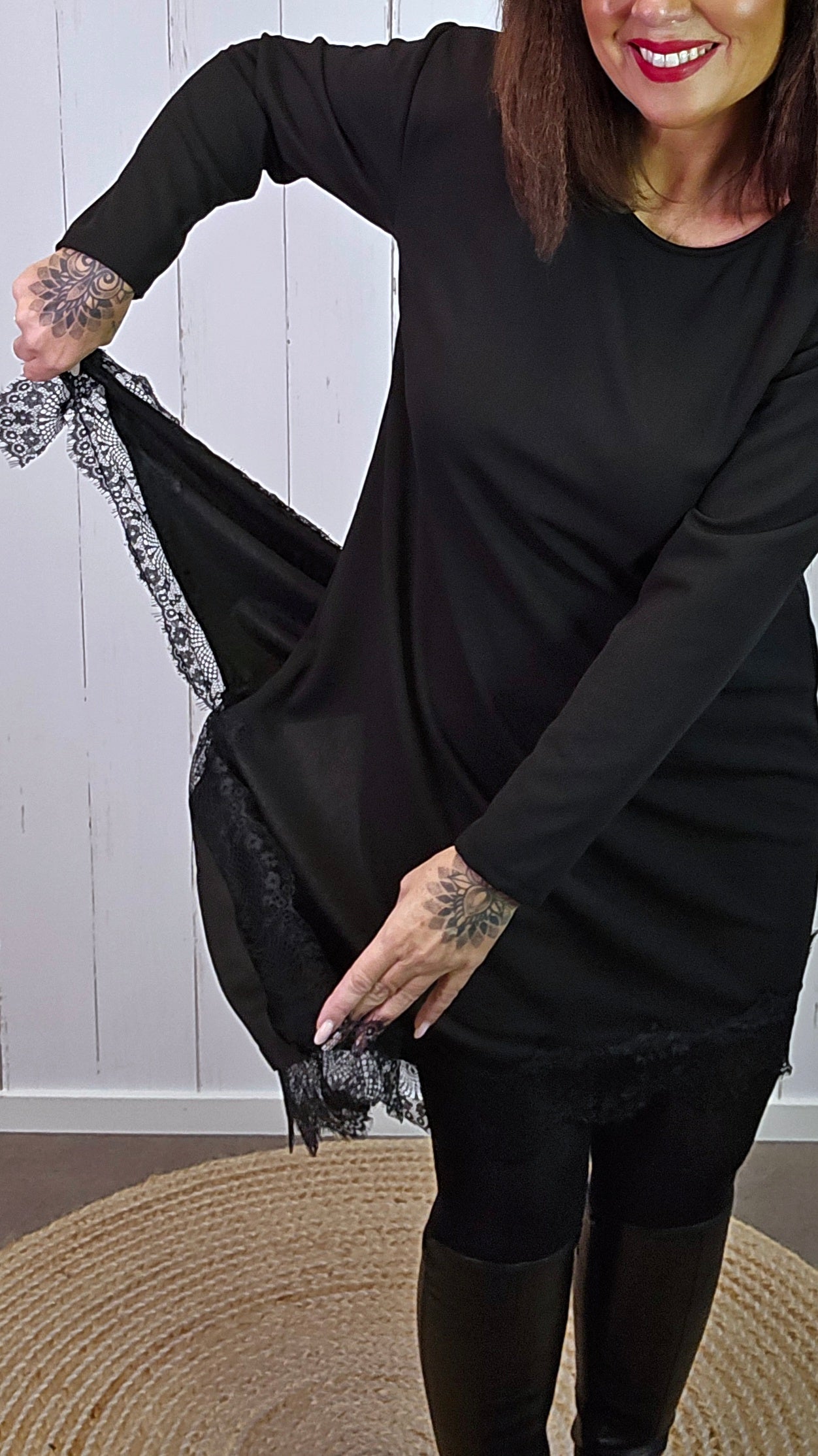Amira asymmetrisk blondekjole