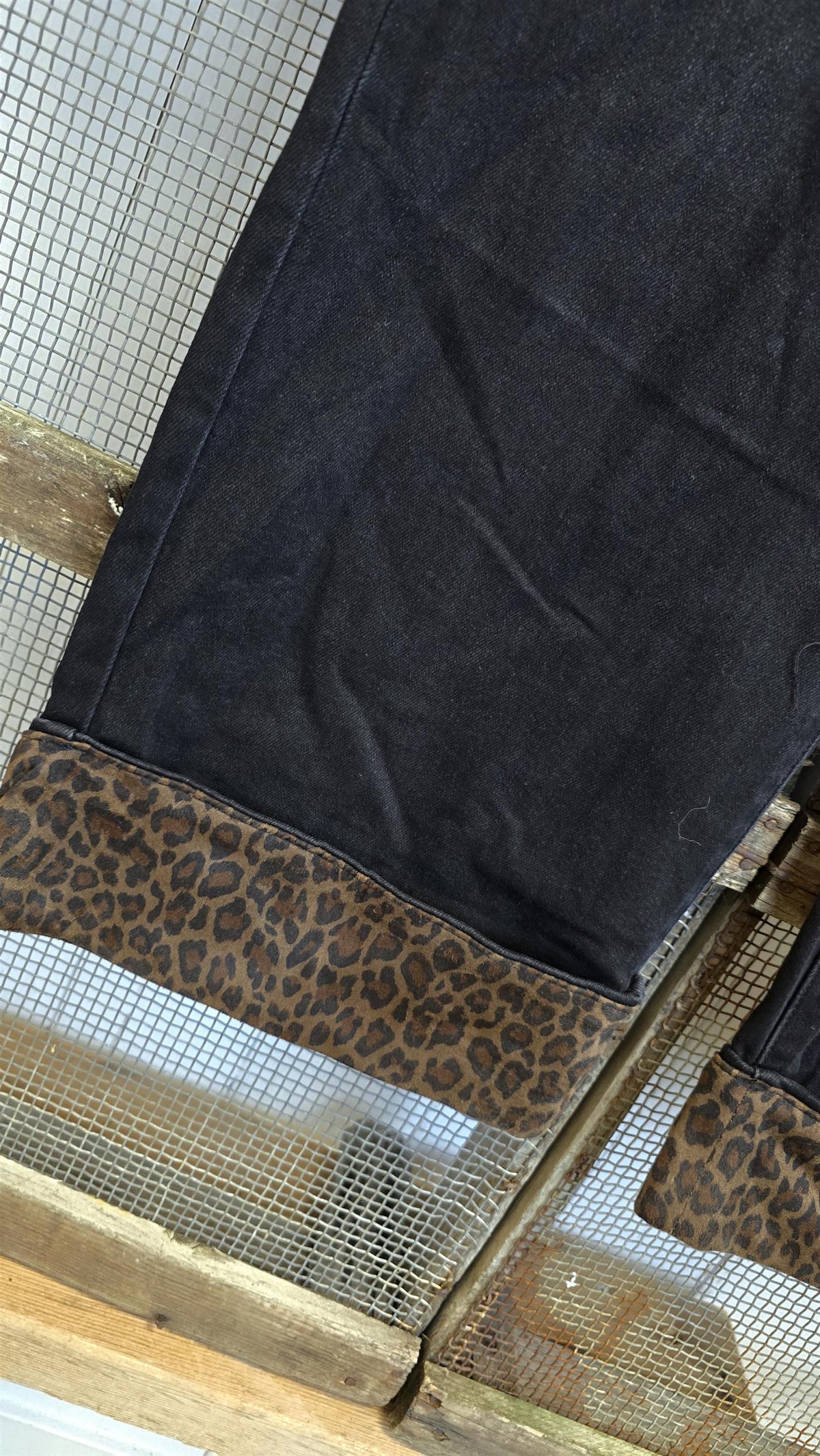 Harper jeans med leopard- og gulldetaljer