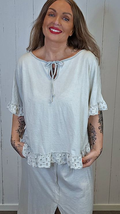 Beate topp med blonder beige