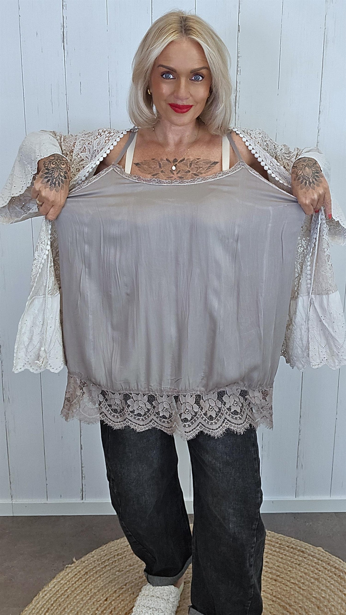 Evelina Singlet med blonder taupe