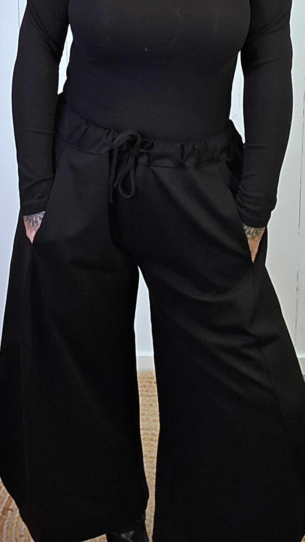 Siv baggybukse svart