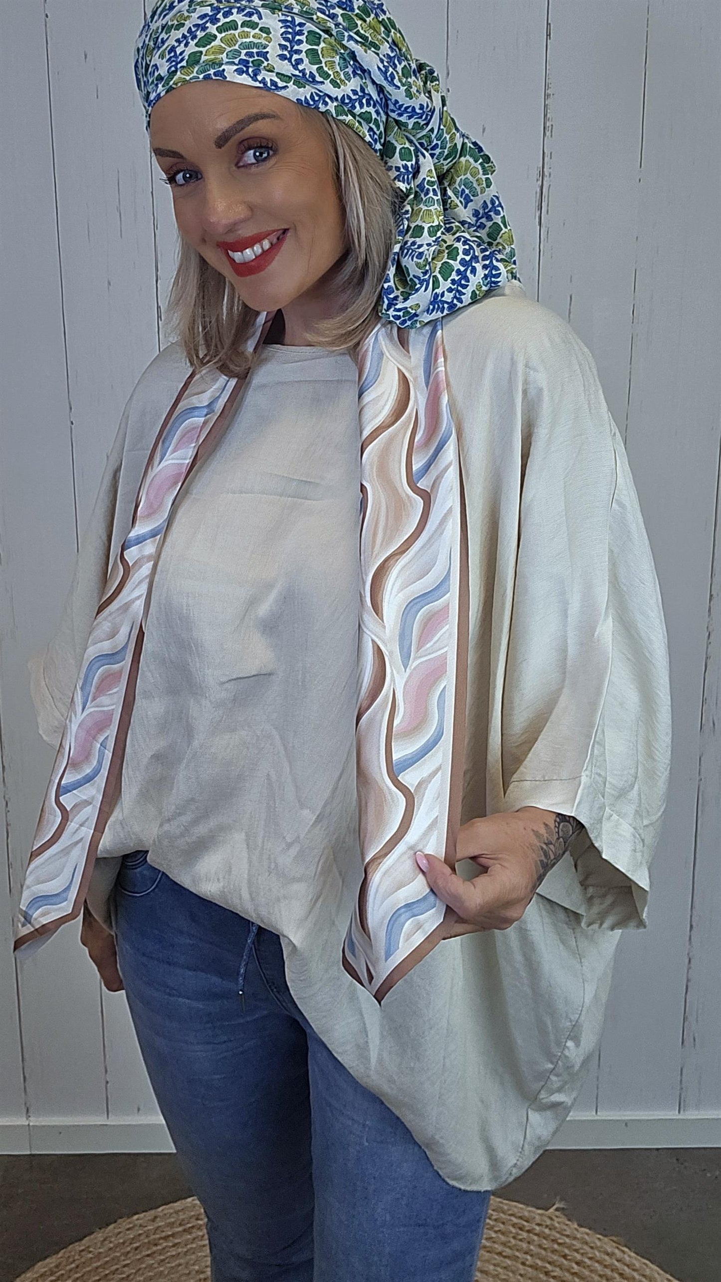 Poncho topp med skjerf beige