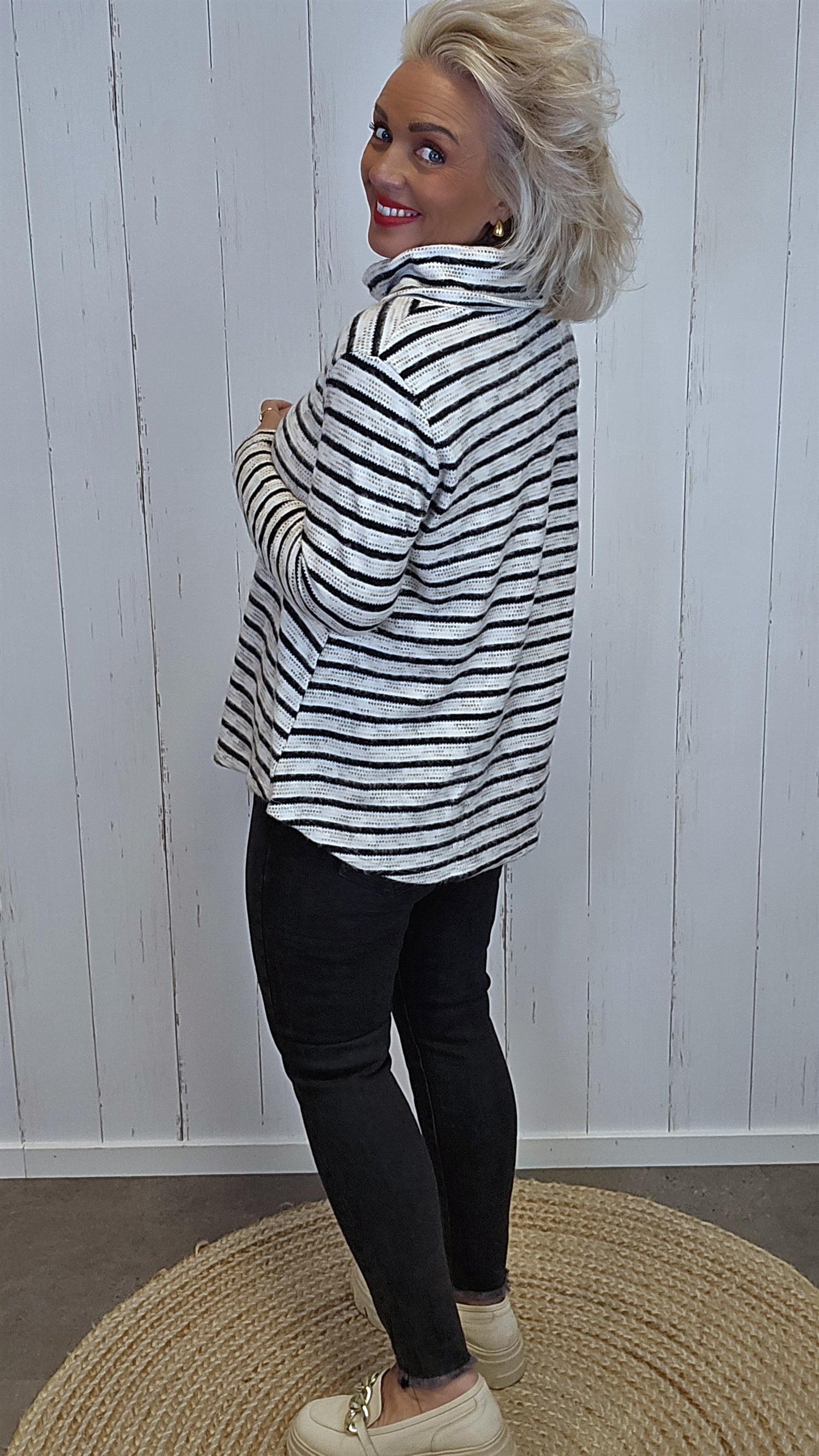 Jonna genser striper svart