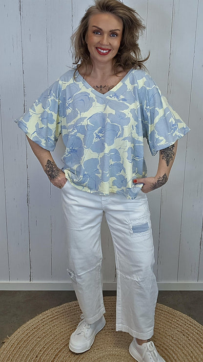 Celina blomstrete topp med V-hals
