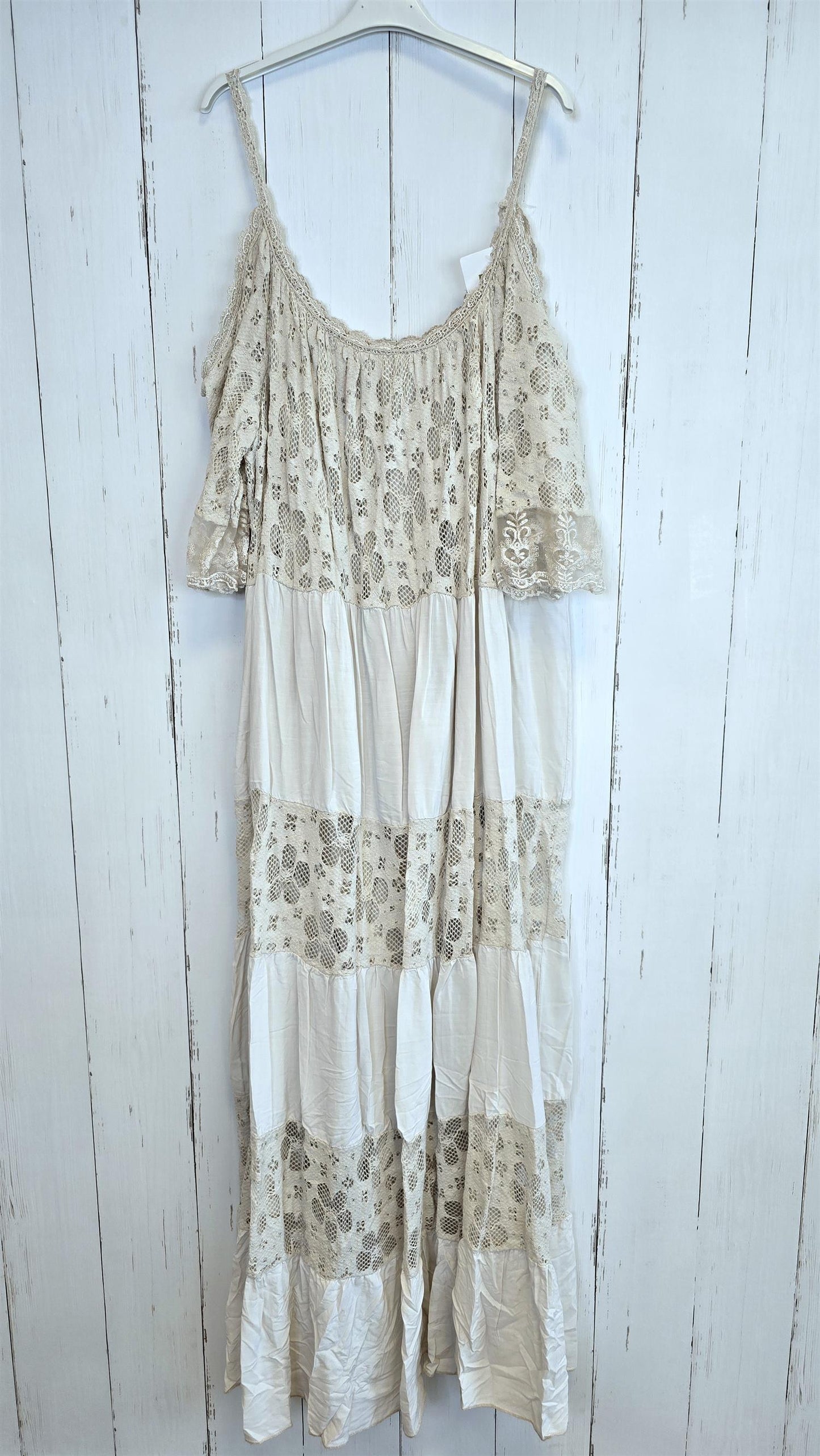 Bohemsk maxikjole med blonder beige