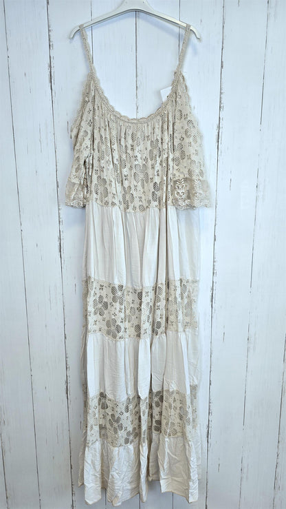 Bohemsk maxikjole med blonder beige