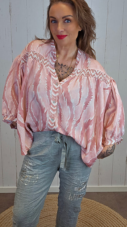 Amelia skjortebluse i mønstret viskose rosa