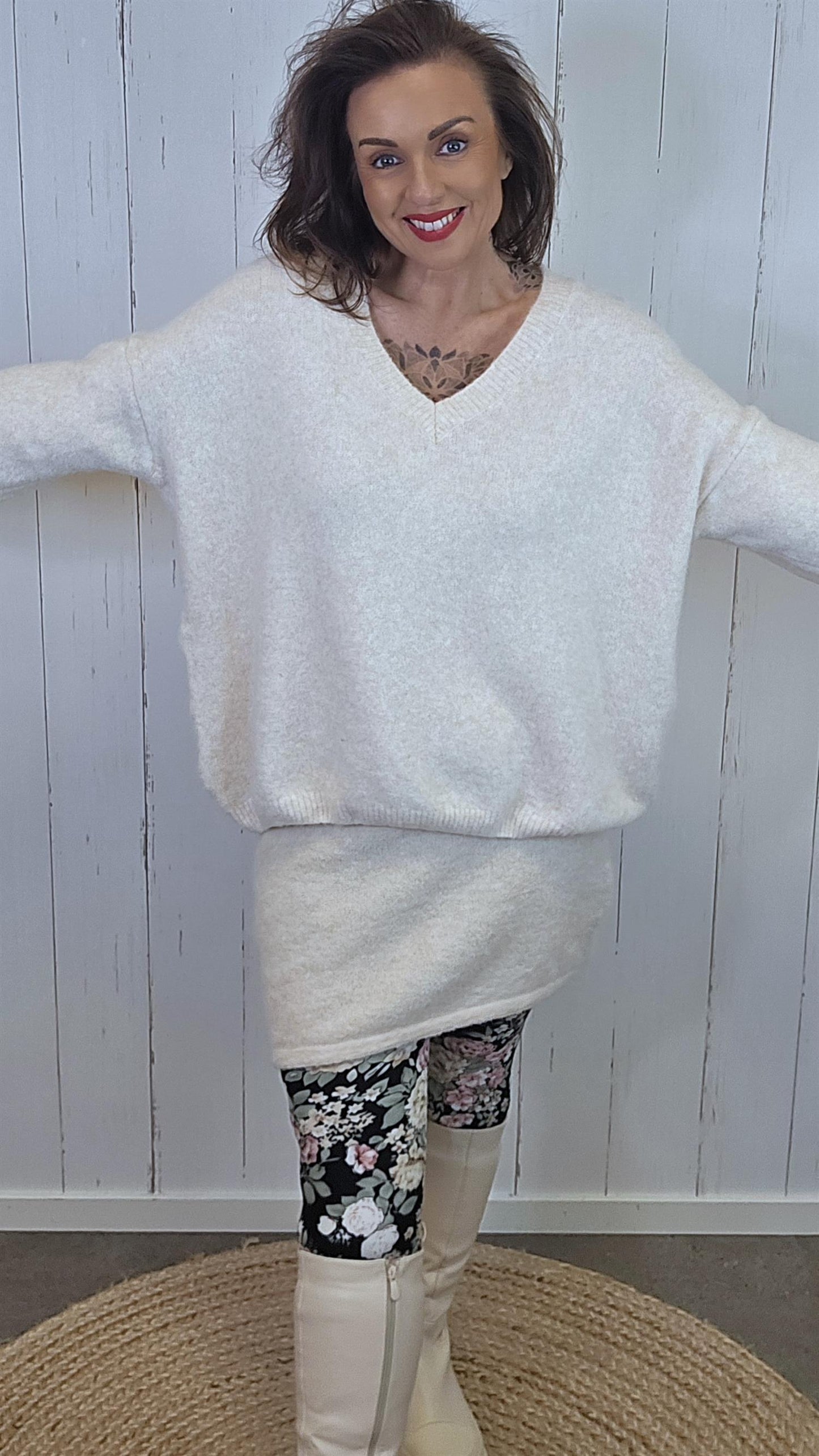 Ella Myk Strikket V-hals Genser Creme