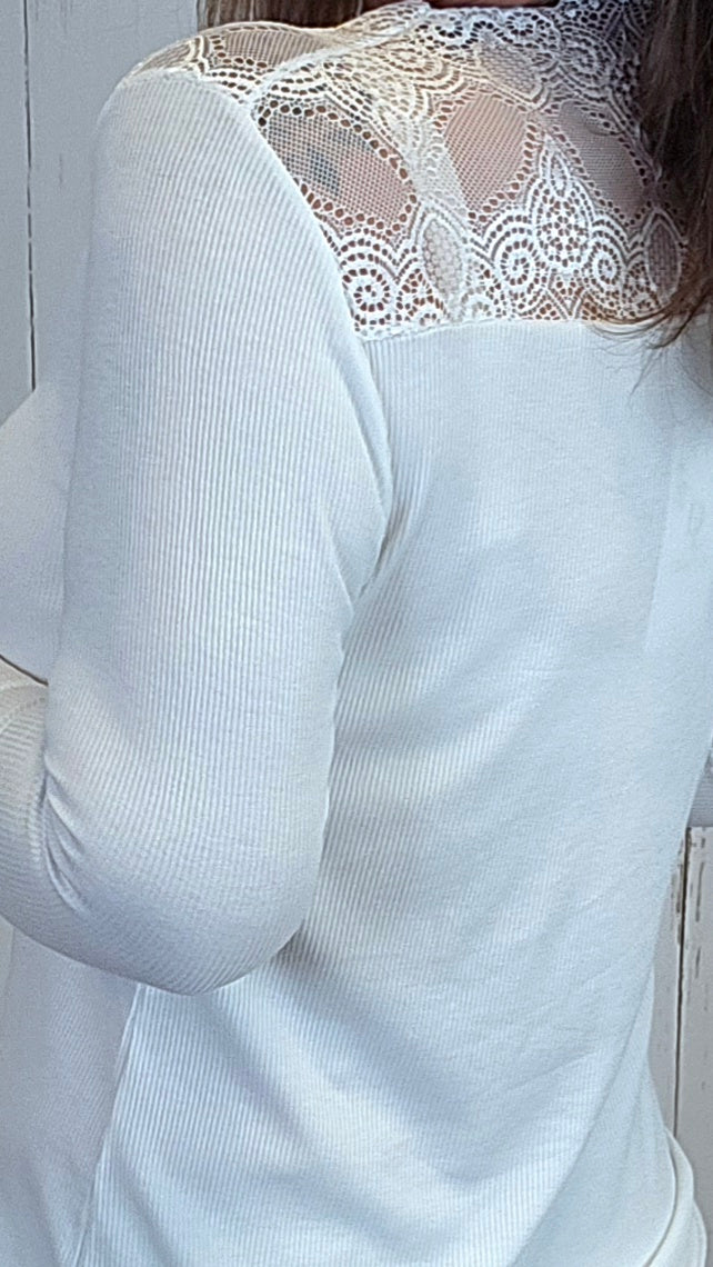 Wenche ribbet topp hvit