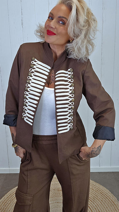 Vanja jakke med Dekor Varm brun