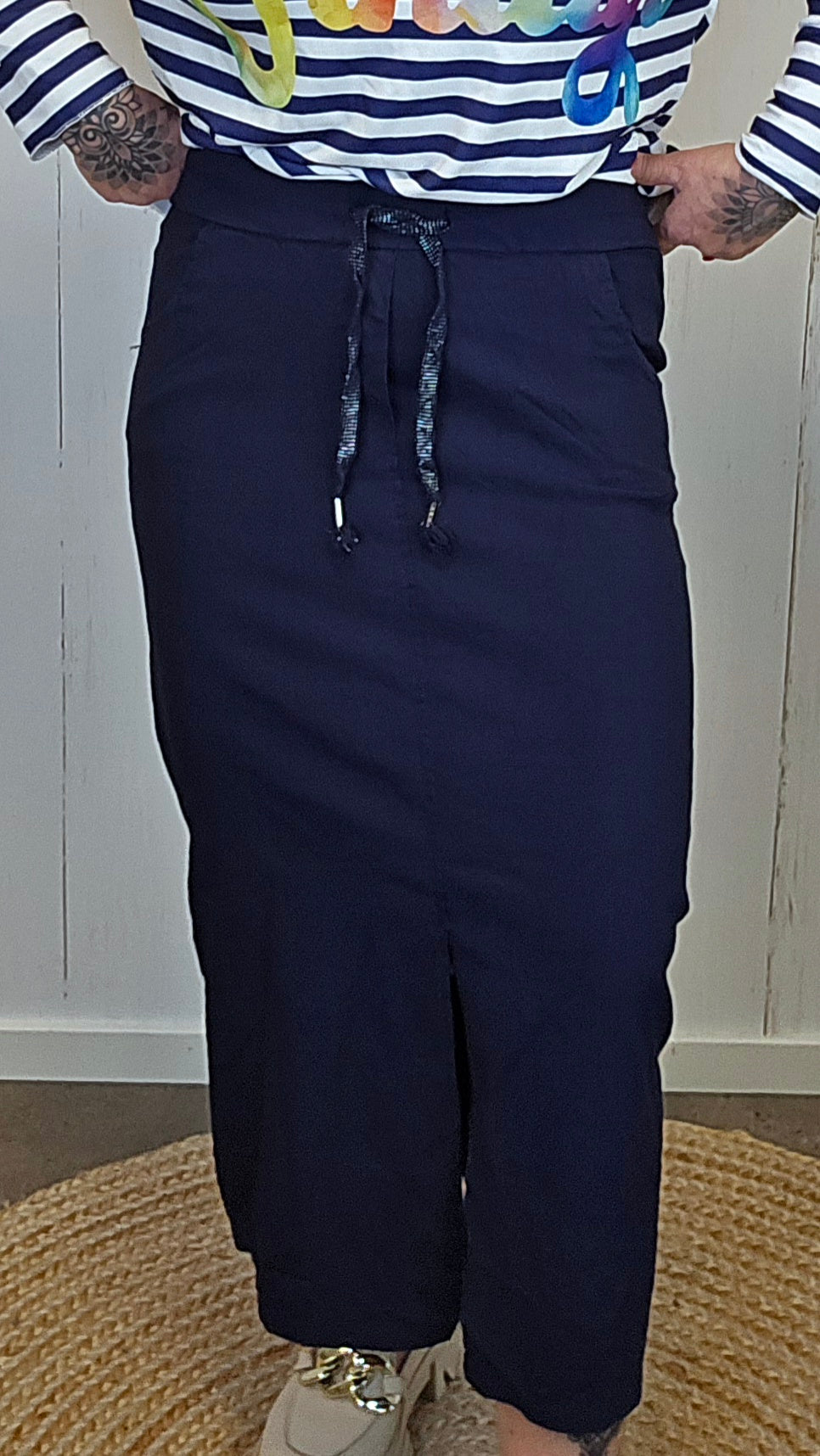 Mira skjørt med splitt navy