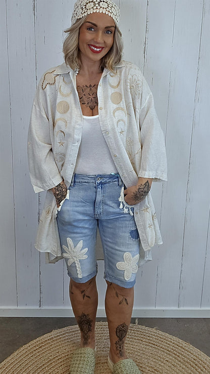 Queenie skjortekjole med broderte detaljer beige
